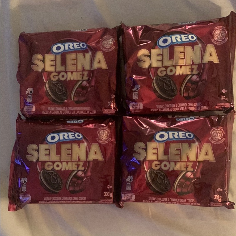 Selena Gomez Limited Edition Oreo Cookies 4 Packs New and Sealed
